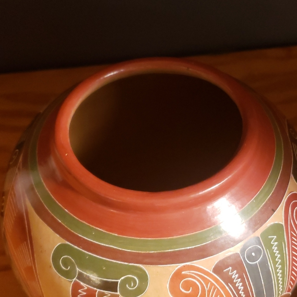 Hand Made Clay Decor Vase from Nicaragua - Picture 3 of 4